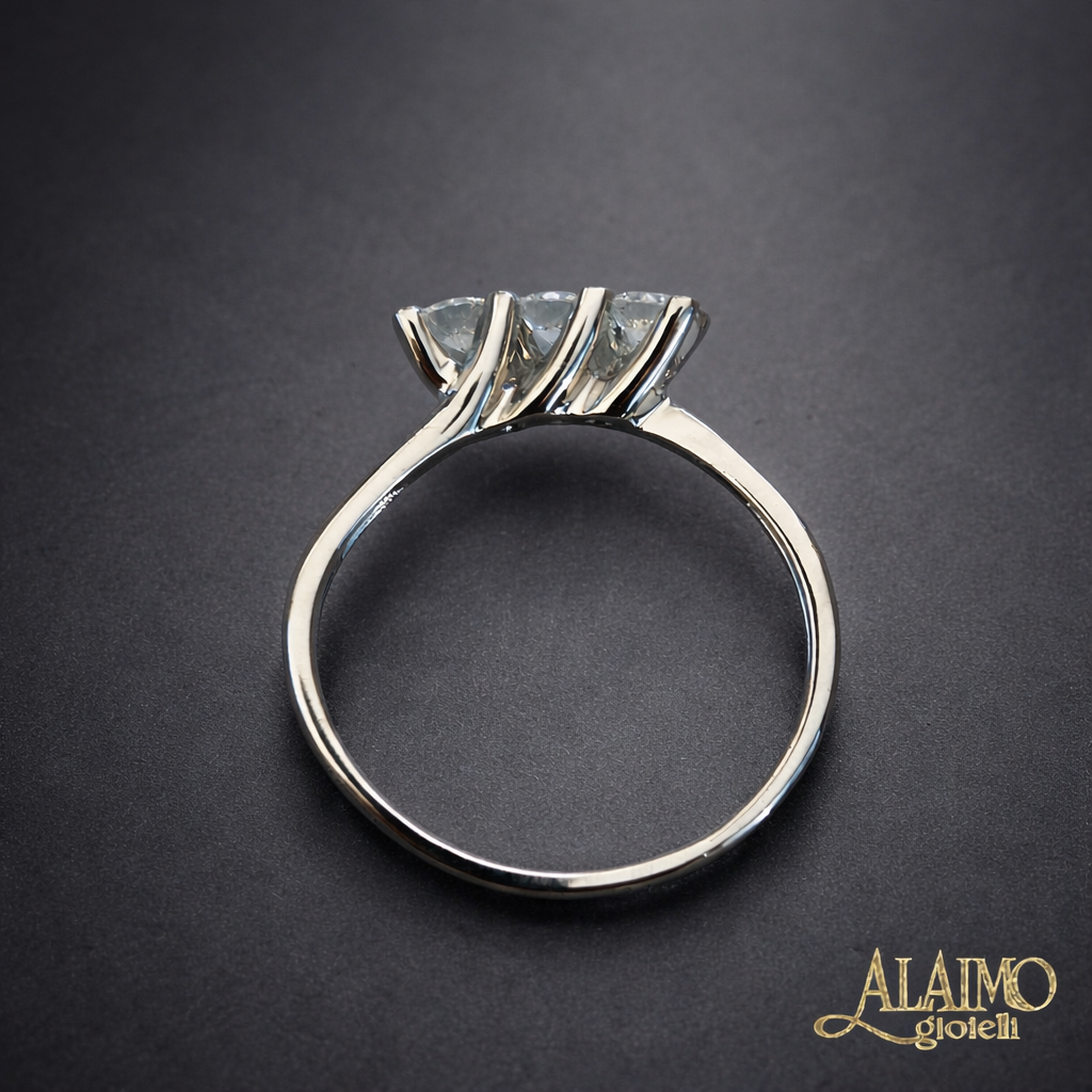 Anello Trilogy AT15 Oro Bianco 18 kt con Tre Diamanti Taglio Brillante